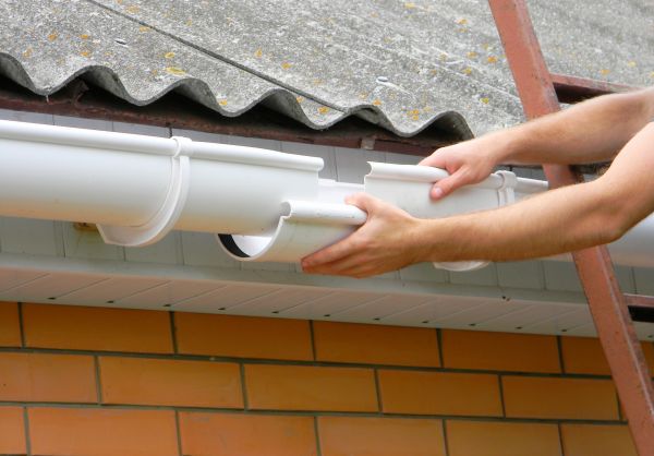 Gutter Hanging in Sunbury